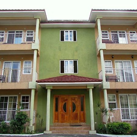 Centrally Located Guest Apartments Kingston Exterior photo